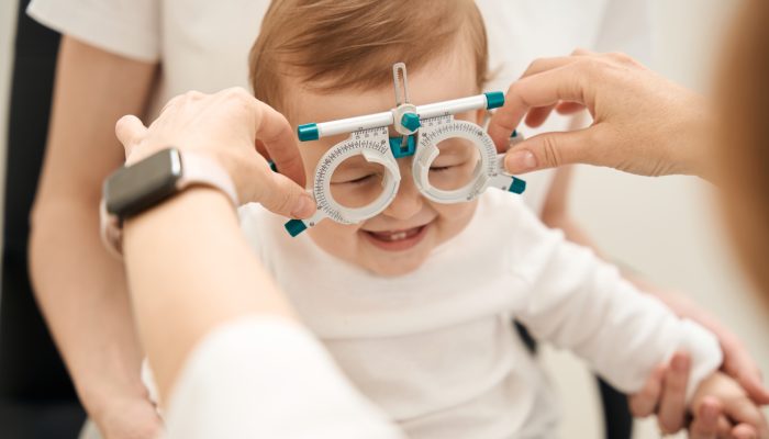03_Kind_erstes_Mal_Kinderaugenarzt_1433x818px