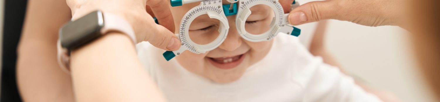 03_Kind_erstes_Mal_Kinderaugenarzt_1433x818px